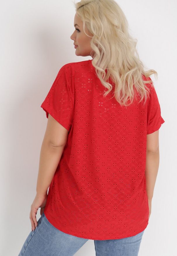 Born2be - Czerwona Bluzka Galiolea. Typ kołnierza: kołnierz z falbankami. Kolekcja: plus size. Kolor: czerwony. Materiał: dzianina. Długość: krótkie. Wzór: aplikacja, haft, ażurowy, kwiaty, nadruk
