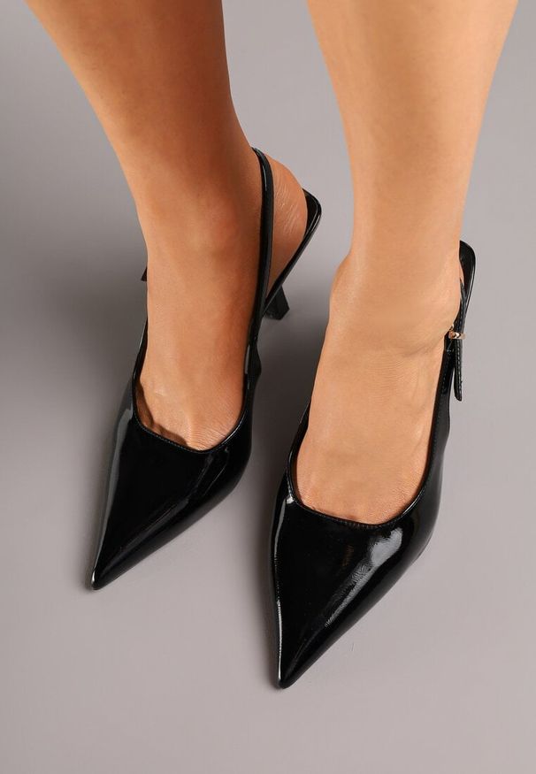 Renee - Czarne Sandały Lakierowane na Szpilce Vices Typu Slingback Tilazea. Zapięcie: sprzączka. Kolor: czarny. Materiał: lakier. Obcas: na szpilce. Styl: wizytowy, elegancki