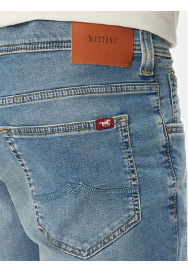 Mustang Szorty jeansowe Chicago Z 1016349 Niebieski Slim Fit. Kolor: niebieski. Materiał: bawełna