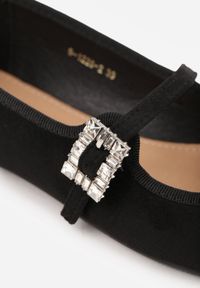 Born2be - Czarne Balerinki z Imitacji Zamszu z Paskiem z Biżuteryjną Klamerką Elintora. Okazja: na co dzień, do pracy, na spotkanie biznesowe. Zapięcie: pasek. Kolor: czarny. Materiał: zamsz. Styl: klasyczny, casual, biznesowy, elegancki #6
