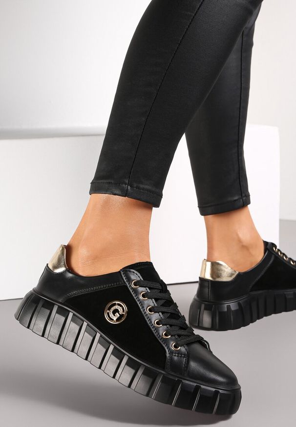 Renee - Czarno-Złote Sznurowane Sneakersy ze Skóry Breana. Nosek buta: okrągły. Kolor: czarny. Materiał: skóra