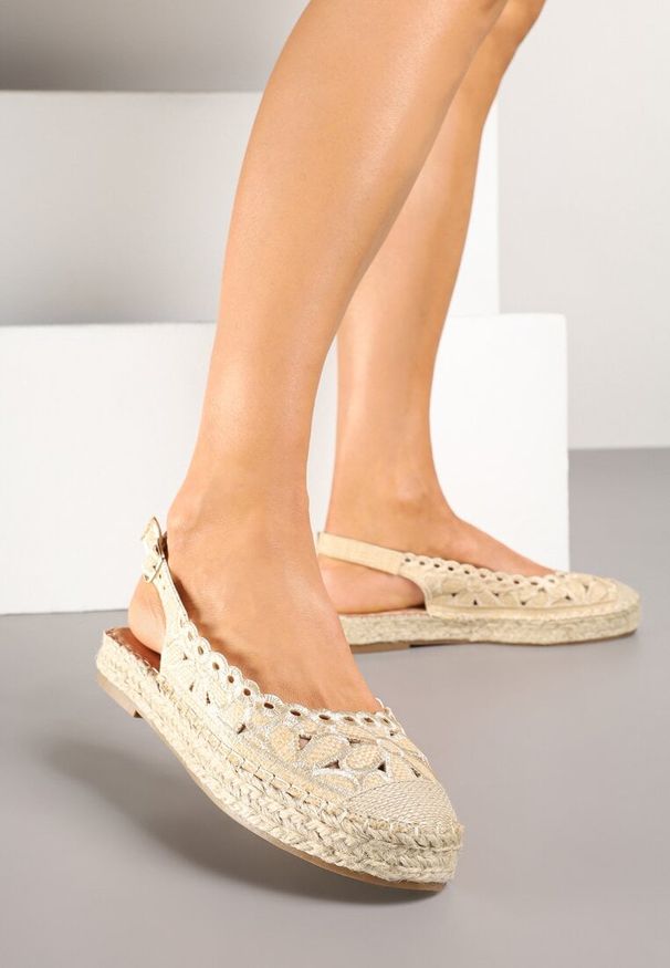 Born2be - Beżowe Ażurowe Sandały Espadryle Slingback z Plecioną Podeszwą Erilwen. Okazja: na co dzień, na spacer. Zapięcie: pasek. Kolor: beżowy. Materiał: jeans. Wzór: ażurowy. Sezon: lato. Styl: casual