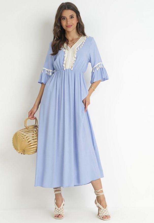 Born2be - Niebieska Wiskozowa Sukienka Maxi z Ozdobnym Dekoltem i Gumką w Pasie Latava. Okazja: na co dzień. Kolor: niebieski. Materiał: wiskoza. Styl: casual. Długość: maxi