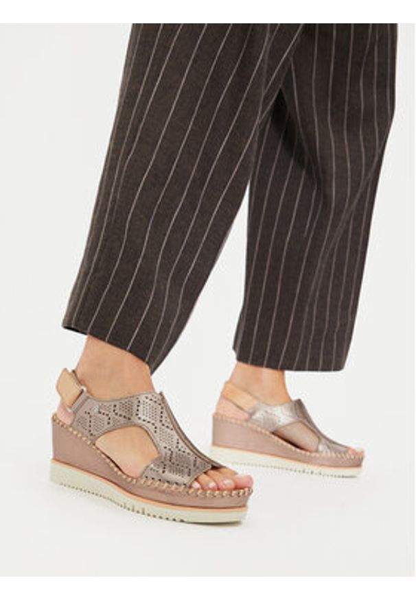 Pikolinos Sandały W3Z-1775CLC1 Szary. Kolor: szary. Materiał: skóra