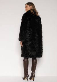 Born2be - Czarny Jednorzędowy Płaszcz Futro z Szerokim Kołnierzem Wedinalia. Okazja: do pracy, na co dzień. Typ kołnierza: golf. Kolor: czarny. Materiał: futro. Styl: casual, elegancki #5