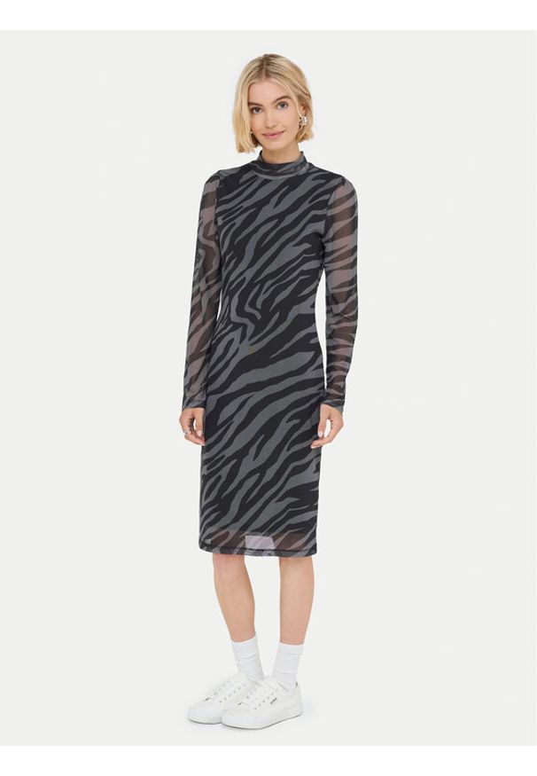 only - ONLY Sukienka codzienna Erica 15355845 Szary Regular Fit. Okazja: na co dzień. Kolor: szary. Materiał: syntetyk. Typ sukienki: proste. Styl: casual