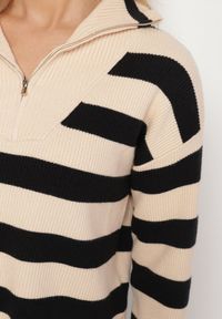 Born2be - Czarno-Beżowy Sweter w Paski Ozdobiony Suwakiem Amerra. Okazja: na spotkanie biznesowe, do pracy, na co dzień. Kolor: czarny. Materiał: jeans. Wzór: paski, aplikacja. Styl: biznesowy, casual #4