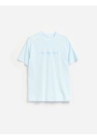 Reserved - T-shirt comfort z nadrukiem - jasnoniebieski. Kolor: niebieski. Materiał: bawełna, dzianina. Wzór: nadruk #1