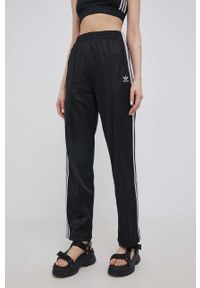 adidas Originals spodnie Adicolor HF7528 damskie kolor czarny. Stan: podwyższony. Kolor: czarny. Materiał: dzianina, materiał. Wzór: aplikacja