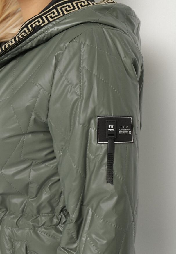 Born2be - Jasnozielona Kurtka Pikowana Parka z Nieodpinanym Kapturem Oferra. Kolekcja: plus size. Kolor: zielony