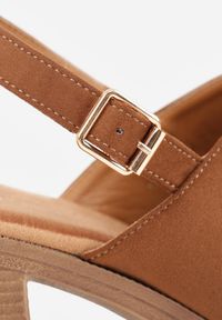 Renee - Jasnobrązowe Sandały VICES na Słupku i Platformie Stylizowanych na Drewniane Lobenti. Zapięcie: sprzączka. Kolor: brązowy. Materiał: jeans. Sezon: lato. Obcas: na platformie #3