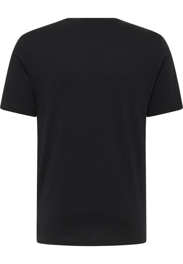 Mustang - MUSTANG STYLE ALEX C LOGO TEE MĘSKI T-SHIRT KOSZULKA NADRUK BLACK 1013223 4142. Okazja: do pracy, na co dzień. Materiał: bawełna, skóra, jeans. Długość rękawa: krótki rękaw. Długość: krótkie. Wzór: nadruk. Styl: klasyczny, elegancki, casual