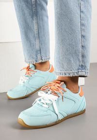 Renee - Jasnoniebieskie Sneakersy Ozdobione Przeszyciami i Podwójnym Sznurowaniem Telisaria. Okazja: na co dzień. Zapięcie: sznurówki. Kolor: niebieski. Materiał: jeans. Wzór: aplikacja #5