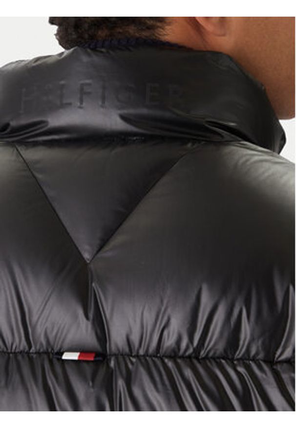 TOMMY HILFIGER - Tommy Hilfiger Kurtka puchowa MW0MW40617 Czarny Regular Fit. Kolor: czarny. Materiał: syntetyk