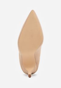 Renee - Ciemnobeżowe Szpilki w Klasycznym Stylu Mevalor. Kolor: beżowy. Materiał: zamsz. Obcas: na szpilce. Styl: klasyczny #4
