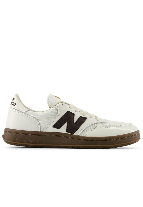 Buty męskie New Balance U5006VG - białe. Okazja: na co dzień. Kolor: biały. Materiał: nubuk, guma, zamsz. Szerokość cholewki: normalna. Sport: tenis