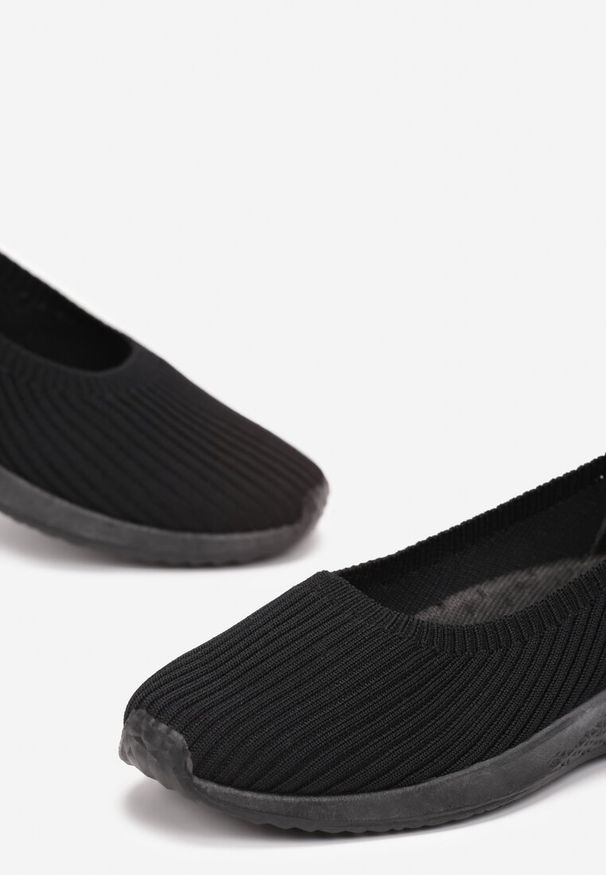 Born2be - Czarne Tenisówki z Elastyczną Cholewką Uzane. Okazja: na co dzień. Kolor: czarny. Szerokość cholewki: normalna. Styl: casual