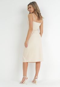 Born2be - Beżowa Sukienka na Ramiączkach z Rozcięciem Sophiya. Kolor: beżowy. Materiał: tkanina. Długość rękawa: na ramiączkach. Wzór: gładki, aplikacja. Długość: midi #4