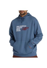 Bluza męska New Balance MT51954VTI - niebieska. Okazja: na co dzień. Typ kołnierza: kaptur. Kolor: niebieski. Materiał: bawełna, poliester, prążkowany. Styl: casual
