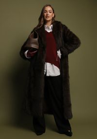 Born2be - Brązowy Długi Płaszcz Futrzany z Kołnierzem Banisse. Okazja: na co dzień. Kolor: brązowy. Materiał: futro. Długość: długie. Styl: klasyczny, casual, elegancki #2