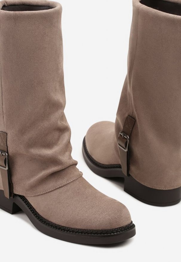 Born2be - Beżowe Botki z Wywiniętą Cholewką i Paskiem z Klamerką Lunarise. Okazja: na co dzień. Zapięcie: pasek. Kolor: beżowy. Materiał: jeans, skóra. Szerokość cholewki: normalna. Wzór: haft. Styl: casual