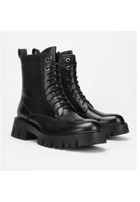 Wittchen - Damskie glany ze skóry klasyczne. Nosek buta: okrągły. Zapięcie: sznurówki. Kolor: czarny. Materiał: skóra. Wzór: moro, kolorowy. Styl: klasyczny #6