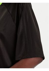 Adidas - adidas Sukienka codzienna adicolor Football Jacquard KB8152 Czarny Oversize. Okazja: na co dzień. Kolor: czarny. Materiał: syntetyk. Typ sukienki: oversize, proste. Styl: casual #3