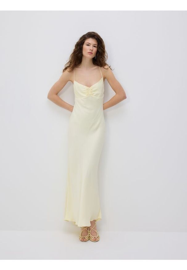 Reserved - Satynowa sukienka maxi - jasnożółty. Kolor: żółty. Materiał: satyna. Długość: maxi