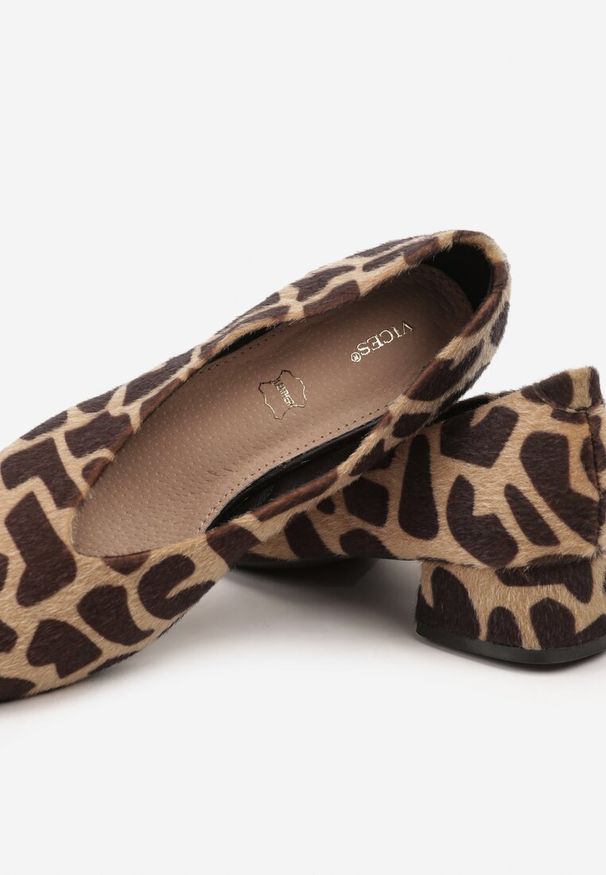 Renee - Brązowe Panterkowe Czółenka na Słupku Vices ze Skórzaną Wkładką Alinire. Kolor: brązowy. Materiał: skóra. Obcas: na słupku. Styl: elegancki