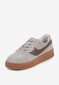 Born2be - Szare Zamszowe Sneakersy w Stylu Klasycznych Tenisówek ze Skórzaną Wkładką Riosera. Okazja: na co dzień. Kolor: szary. Materiał: zamsz, skóra #3