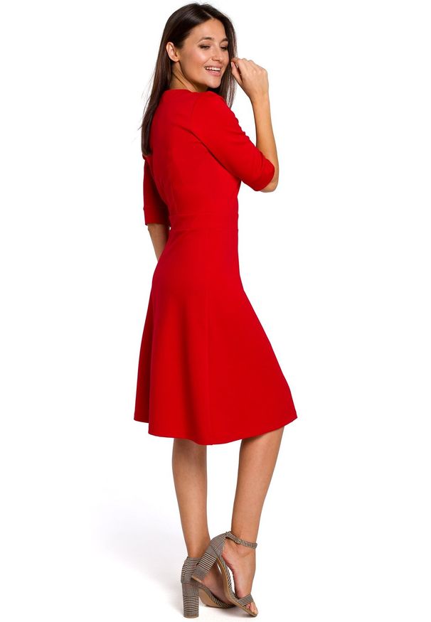 Style - Minimalistyczna klasyczna sukienka. Materiał: bawełna, materiał. Styl: klasyczny