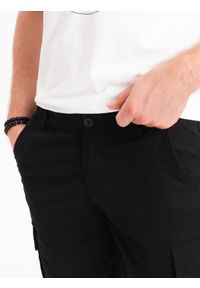 Ombre Clothing - Szorty męskie jednokolorowe z kieszeniami cargo – czarne V4. Okazja: na co dzień. Kolor: czarny. Materiał: bawełna, elastan, poliester, materiał. Długość: krótkie. Wzór: gładki, aplikacja, haft, jednolity. Sezon: lato. Styl: wakacyjny, casual #4