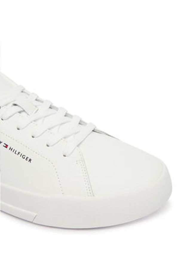 TOMMY HILFIGER - Tommy Hilfiger Sneakersy Th Court Lth Detail Ess FM0FM05367 Biały. Kolor: biały. Materiał: skóra