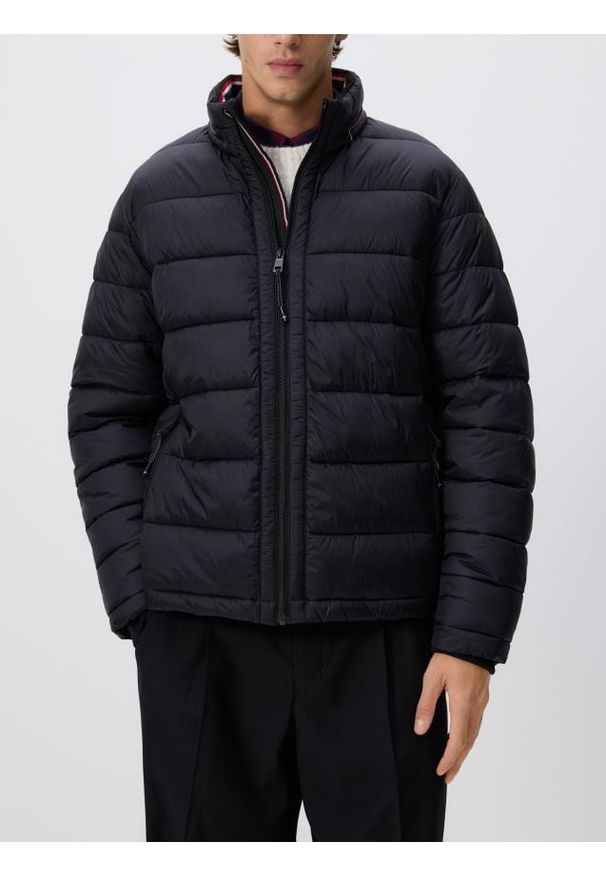 Reserved - Pikowana kurtka z chowanym kapturem - czarny. Kolor: czarny. Materiał: materiał
