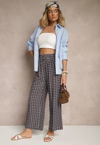 Renee - Granatowe Spodnie o Szerokim Kroju High Waist z Geometrycznym Wzorem Farisia. Stan: podwyższony. Kolor: niebieski. Materiał: bawełna. Wzór: geometria. Styl: elegancki