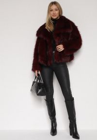 Born2be - Bordowa Kurtka Futerko z Szerokim Kołnierzem Vertilira. Okazja: na co dzień. Kolor: czerwony. Materiał: futro. Styl: wizytowy, casual, elegancki #6