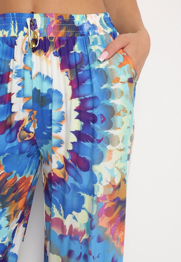 Born2be - Niebieskie Szerokie Spodnie z Wiskozą i Wysokim Stanem ze Wzorem Tie-Dye i Gumką w Pasie Halflea. Stan: podwyższony. Kolor: niebieski. Materiał: wiskoza. Sezon: lato