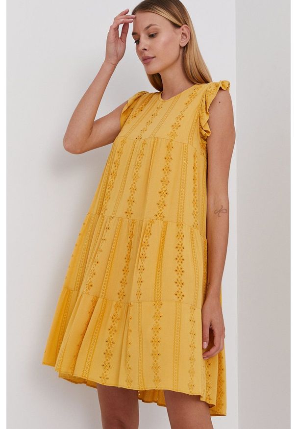 Answear Lab - Sukienka. Kolor: żółty. Materiał: tkanina, wełna. Typ sukienki: oversize. Styl: wakacyjny. Długość: mini