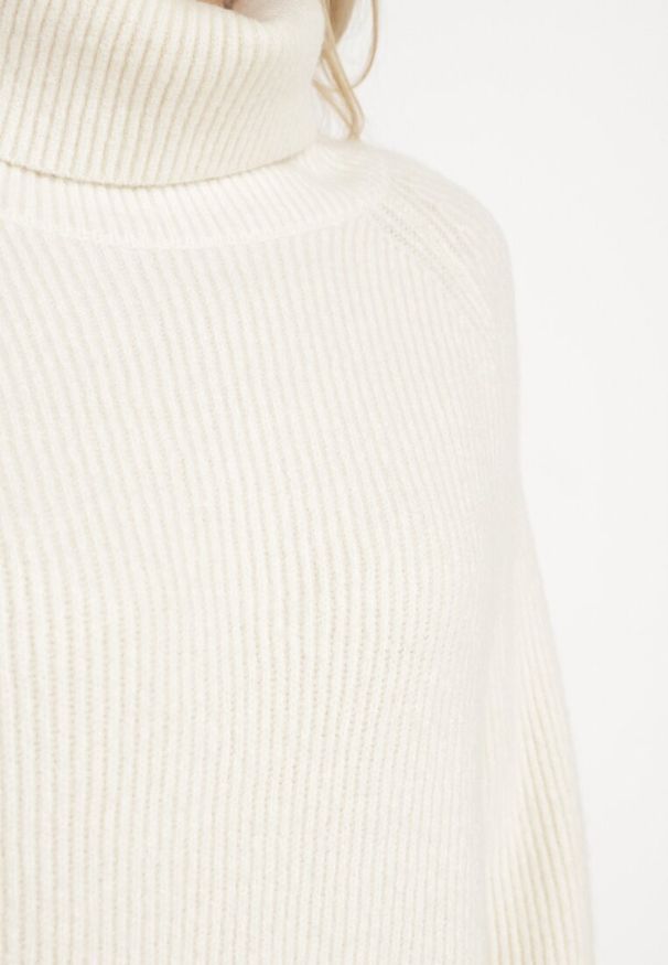 Born2be - Jasnobeżowa Dzianinowa Sukienka z Prążkowanego Materiału Liannae. Okazja: do pracy. Kolor: beżowy. Materiał: dzianina, materiał, prążkowany. Styl: elegancki