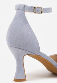 Born2be - Niebieskie Czółenka Vices z Imitacji Zamszu na Obcasie Klepsydra Esiriva. Okazja: na co dzień. Nosek buta: szpiczasty. Zapięcie: pasek. Kolor: niebieski. Materiał: zamsz. Obcas: na obcasie. Styl: wizytowy, casual, klasyczny. Wysokość obcasa: średni #3