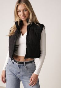 Born2be - Czarna Krótka Kamizelka Pikowana Typu Puffer Niraemius. Okazja: na co dzień. Kolor: czarny. Materiał: poliester. Długość: krótkie. Styl: casual #1