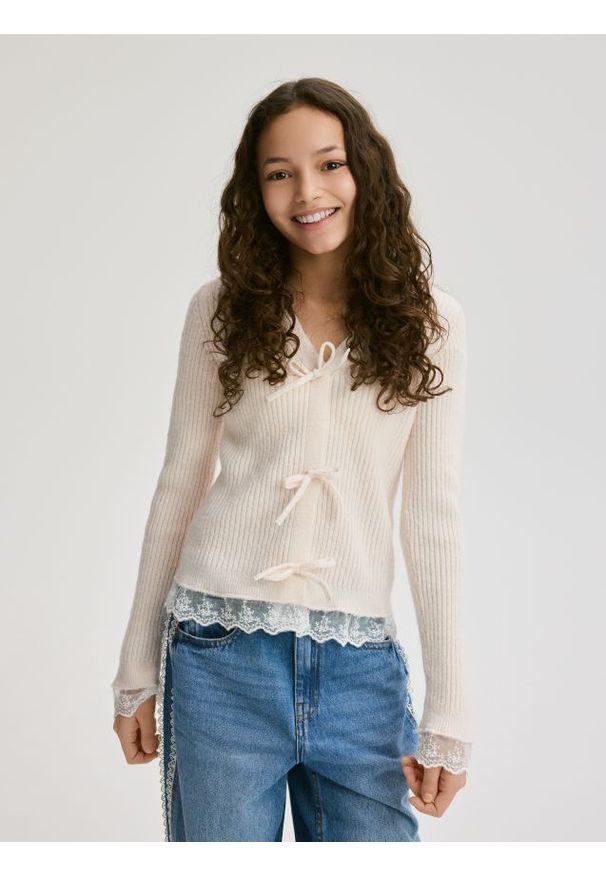 Reserved - Kardigan z domieszką wełny - kremowy. Kolor: kremowy. Materiał: wełna