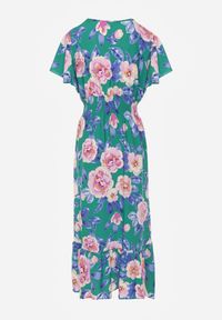 Renee - Zielona Rozkloszowana Sukienka Maxi z Gumkami w Talii i Falbankami Tayte. Typ kołnierza: kołnierz z falbankami. Kolor: zielony. Materiał: tkanina. Długość rękawa: krótki rękaw. Typ sukienki: kopertowe. Długość: maxi #4