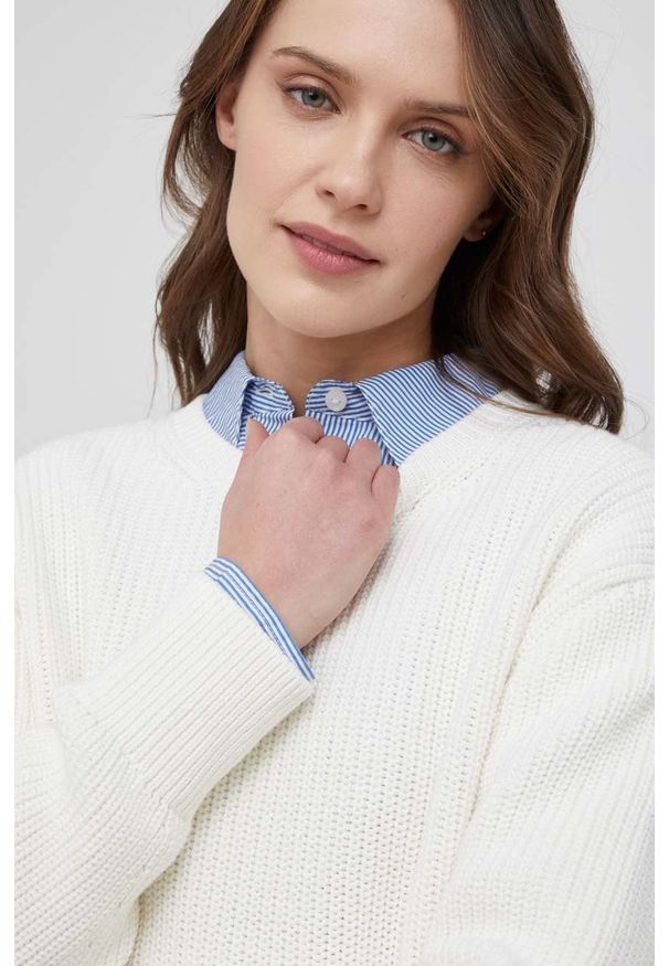 Marc O'Polo Sweter bawełniany damski kolor beżowy. Okazja: na co dzień. Typ kołnierza: polo. Kolor: beżowy. Materiał: bawełna. Długość rękawa: długi rękaw. Długość: długie. Styl: casual