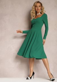 Renee - Zielona Rozkloszowana Sukienka Midi z Guzikami i Głębokim Dekoltem Salaria. Kolor: zielony. Długość: midi #1