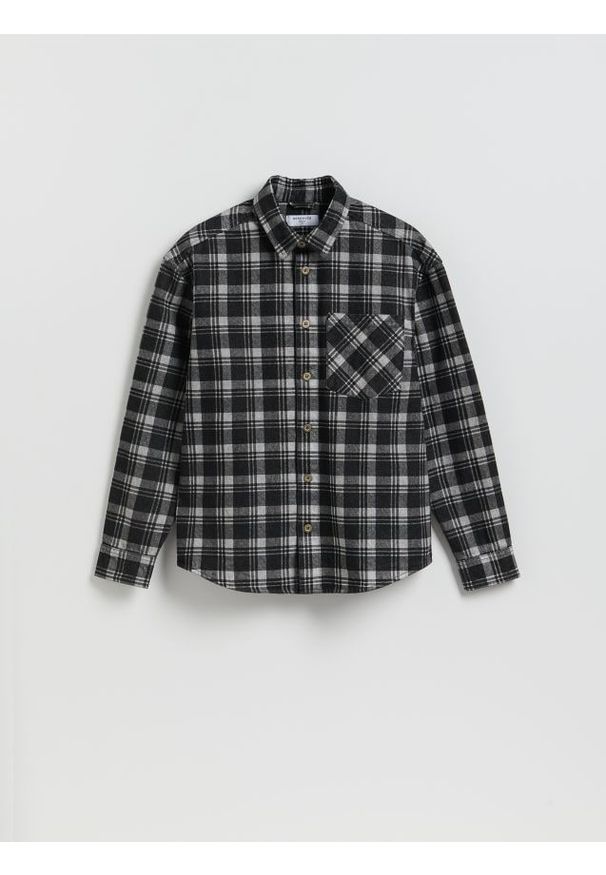 Reserved - Jeansowa koszula regular fit - czarny. Kolor: czarny. Materiał: jeans