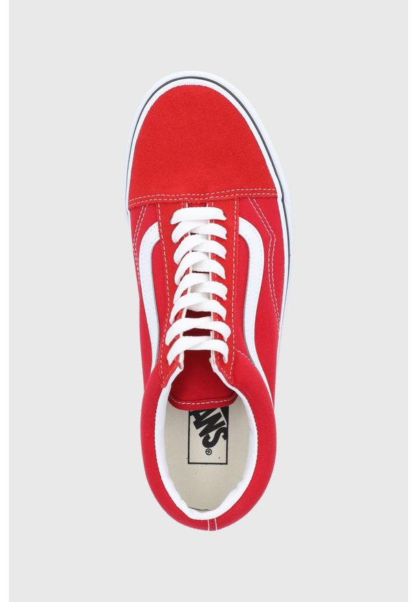 Vans Tenisówki UA Old Skool kolor czerwony na płaskiej podeszwie. Nosek buta: okrągły. Zapięcie: sznurówki. Kolor: czerwony. Materiał: guma. Obcas: na płaskiej podeszwie