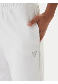 Guess Spodnie dresowe V6GB11 K3095 Biały Regular Fit. Kolor: biały. Materiał: syntetyk #2
