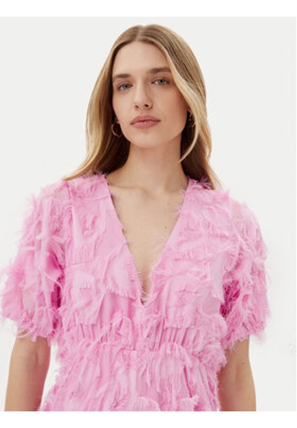 YAS Sukienka koktajlowa Pazylla 26029780 Różowy Regular Fit. Kolor: różowy. Materiał: syntetyk. Styl: wizytowy