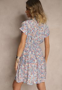 Renee - Niebieska Sukienka Taliowana z Wiskozą i Ozdobnym Paskiem Delyase. Okazja: na co dzień. Kolor: niebieski. Materiał: wiskoza. Styl: klasyczny, elegancki, casual